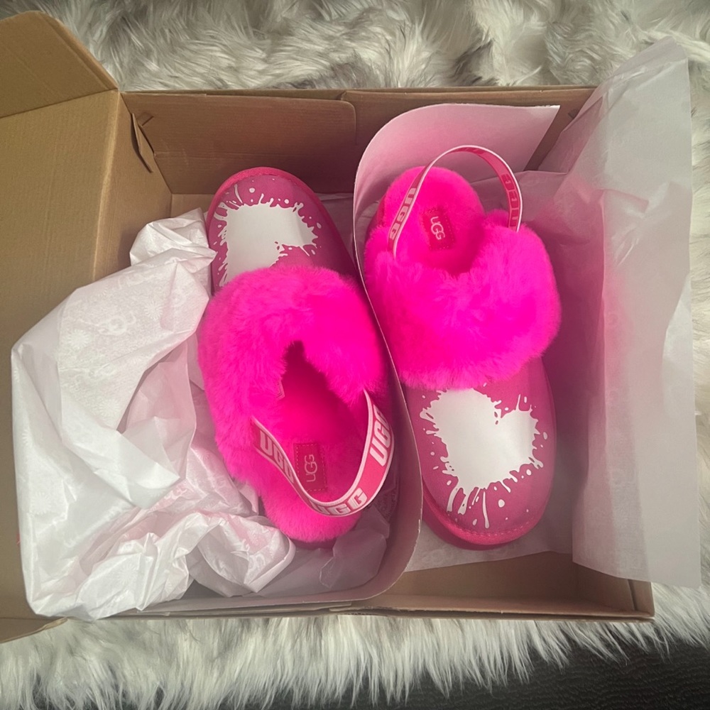 UGG BRAND NEW size 8